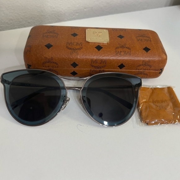 🔹️ MCM🔹️ SUNGLASSES ✨️🖤 - Picture 1 of 8